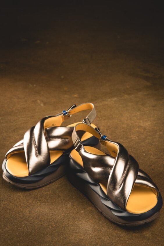 VERA WANG サンダル ミュール Mellow Moa – Valley Sole